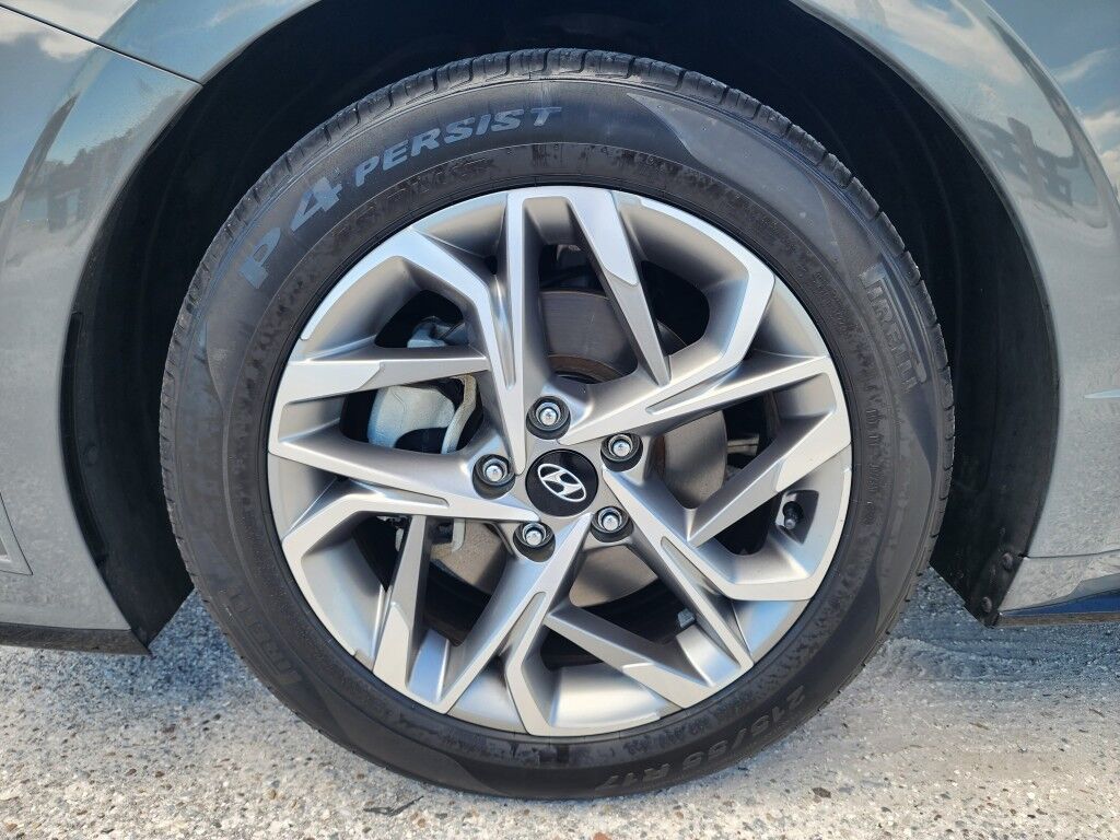 2020 Hyundai Sonata SEL~EXCELLENT CONDITION~ADAPTIVE CRUISE CONTROL~BLUETOOTH~DRIVER ASSISTANCE PACKAGE~HEATED SEATS~PANORAMIC MOONROOF / SUNROOF~PUSH-BUTTON START~REAR CROSS TRAFFIC ALLERT Sarasota FL