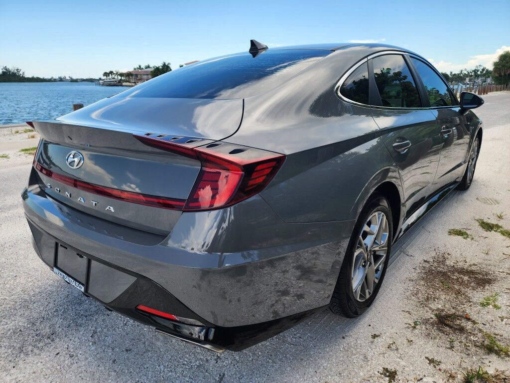 2020 Hyundai Sonata SEL~EXCELLENT CONDITION~ADAPTIVE CRUISE CONTROL~BLUETOOTH~DRIVER ASSISTANCE PACKAGE~HEATED SEATS~PANORAMIC MOONROOF / SUNROOF~PUSH-BUTTON START~REAR CROSS TRAFFIC ALLERT Sarasota FL