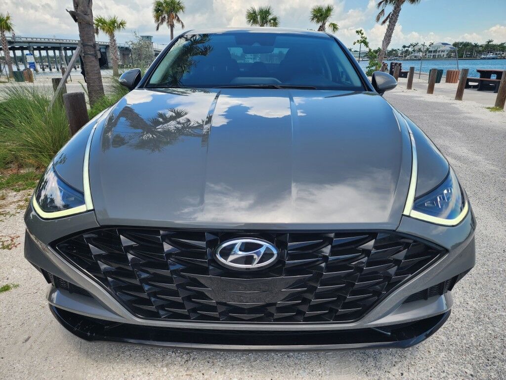 2020 Hyundai Sonata SEL~EXCELLENT CONDITION~ADAPTIVE CRUISE CONTROL~BLUETOOTH~DRIVER ASSISTANCE PACKAGE~HEATED SEATS~PANORAMIC MOONROOF / SUNROOF~PUSH-BUTTON START~REAR CROSS TRAFFIC ALLERT Sarasota FL