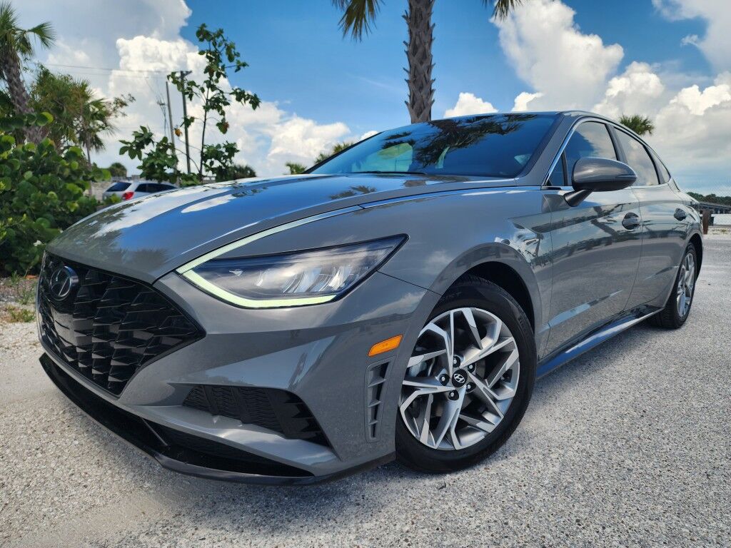 2020 Hyundai Sonata SEL~EXCELLENT CONDITION~ADAPTIVE CRUISE CONTROL~BLUETOOTH~DRIVER ASSISTANCE PACKAGE~HEATED SEATS~PANORAMIC MOONROOF / SUNROOF~PUSH-BUTTON START~REAR CROSS TRAFFIC ALLERT