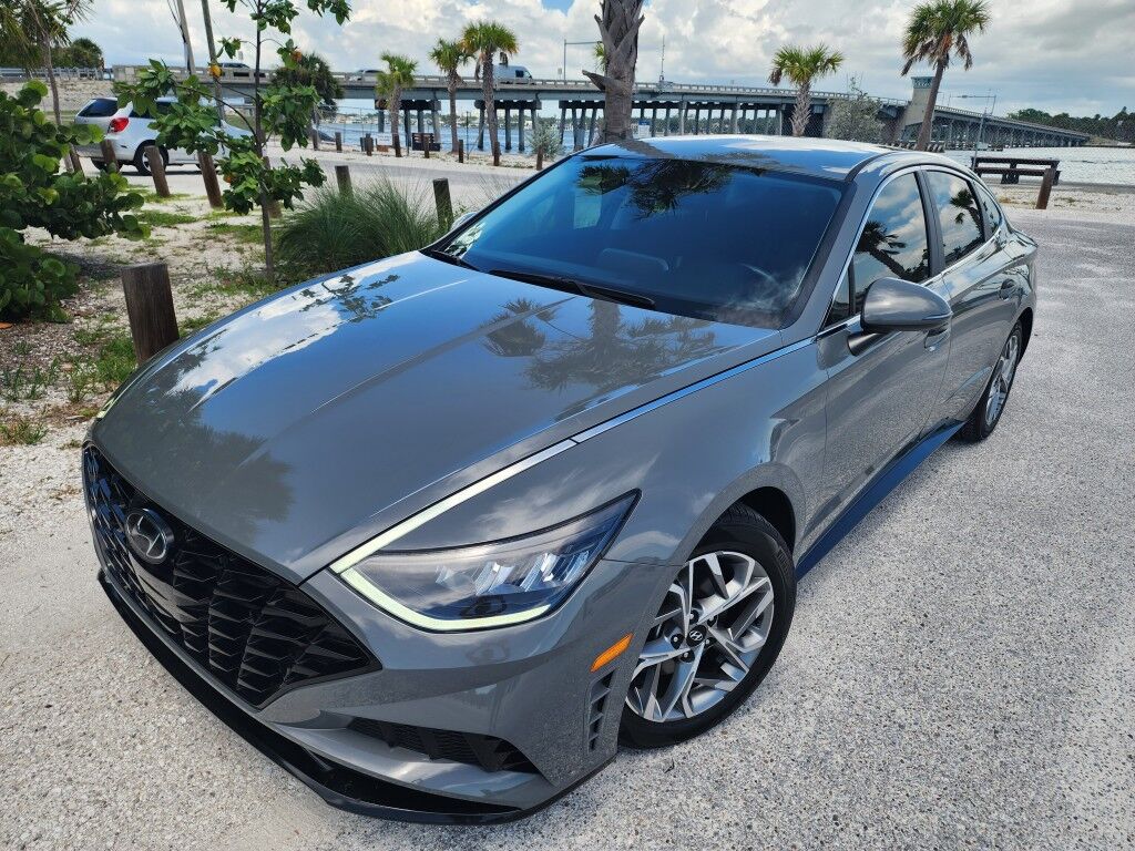 2020 Hyundai Sonata SEL~EXCELLENT CONDITION~ADAPTIVE CRUISE CONTROL~BLUETOOTH~DRIVER ASSISTANCE PACKAGE~HEATED SEATS~PANORAMIC MOONROOF / SUNROOF~PUSH-BUTTON START~REAR CROSS TRAFFIC ALLERT Sarasota FL