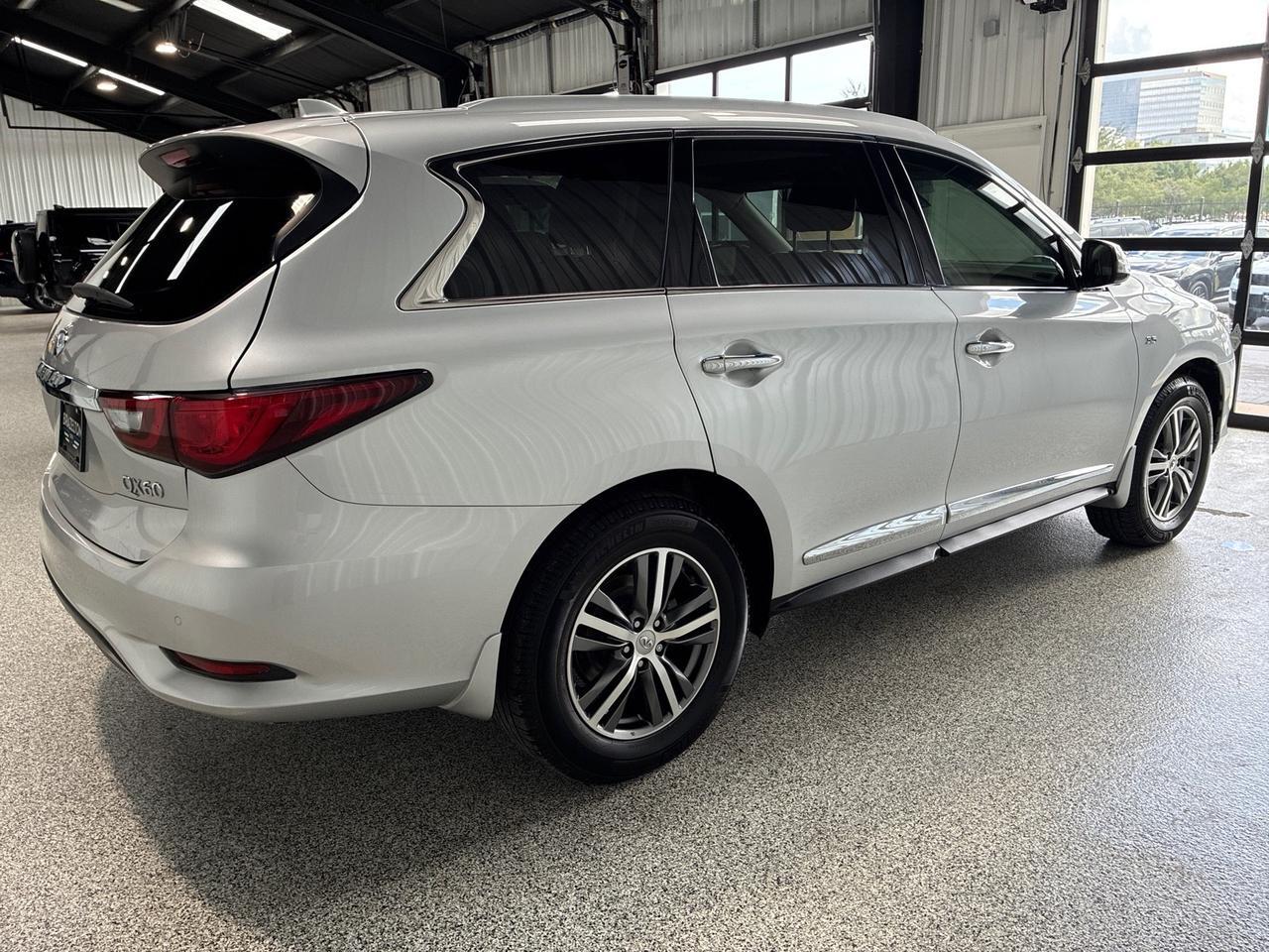 2020 INFINITI QX60 LUXE, Essential Package