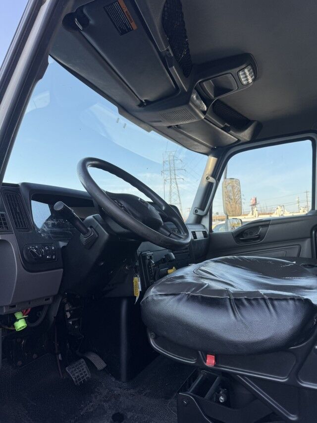 2020 International MV 26 ft Box Truck with Liftgate  Henrico VA