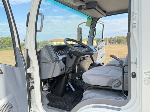 2020 Isuzu NRR 16' Box Truck with 2,500lbs. Lift Gate Homestead FL