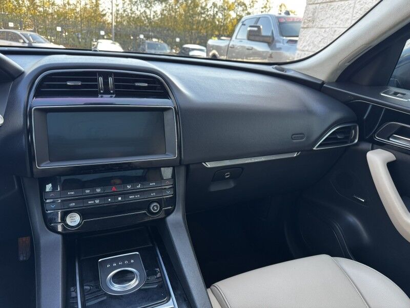 2020 Jaguar F-PACE 25t Premium Willow Grove PA