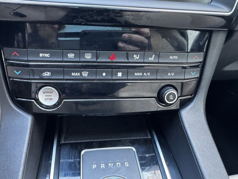 2020 Jaguar F-PACE 25t Premium Willow Grove PA