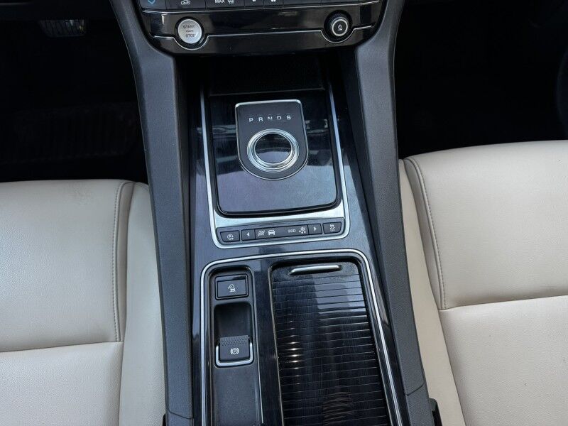 2020 Jaguar F-PACE 25t Premium Willow Grove PA