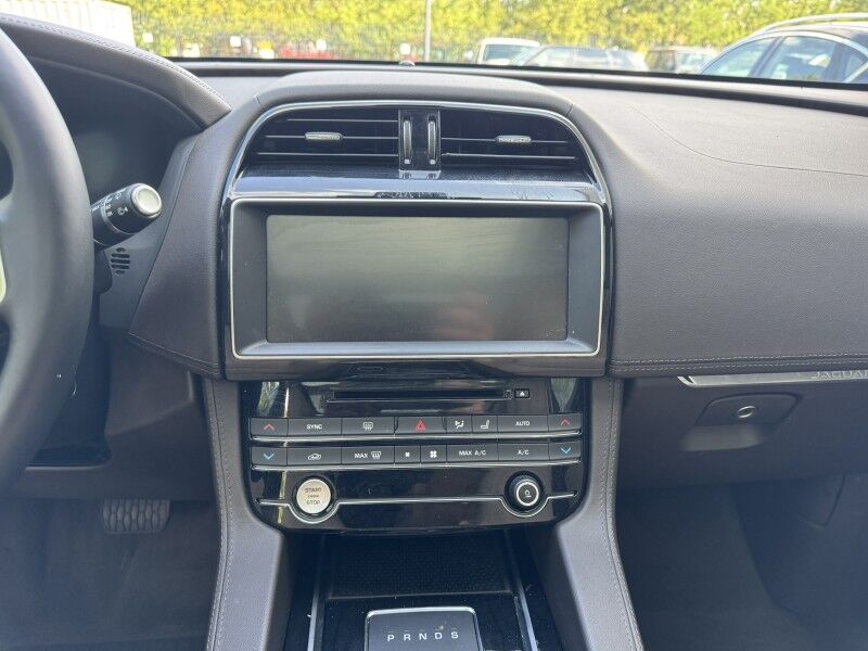 2020 Jaguar F-PACE 25t Prestige Willow Grove PA