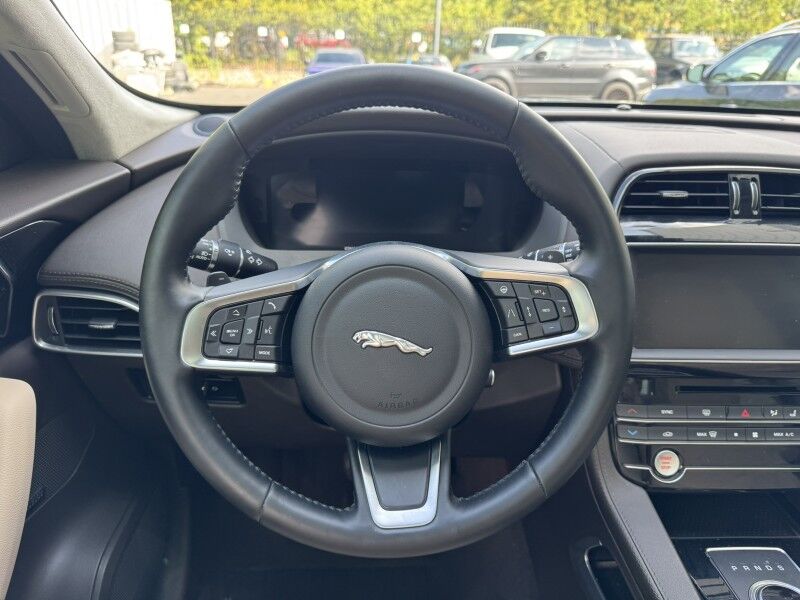 2020 Jaguar F-PACE 25t Prestige Willow Grove PA