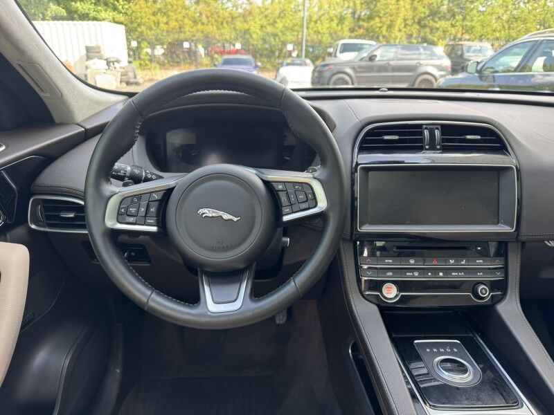 2020 Jaguar F-PACE 25t Prestige Willow Grove PA