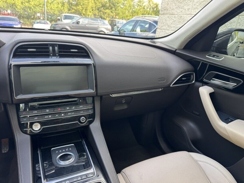 2020 Jaguar F-PACE 25t Prestige Willow Grove PA