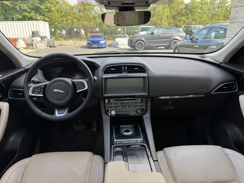 2020 Jaguar F-PACE 25t Prestige Willow Grove PA