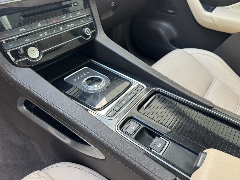 2020 Jaguar F-PACE 25t Prestige Willow Grove PA
