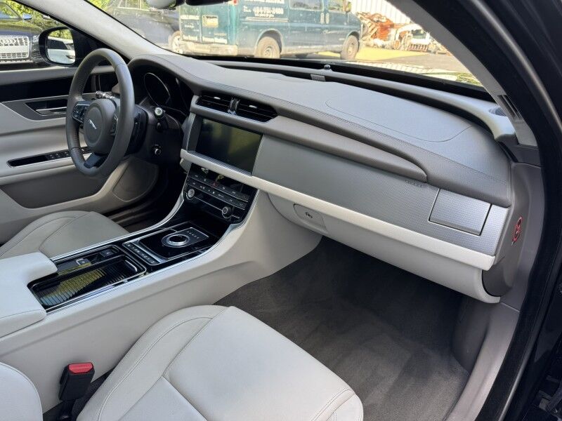 2020 Jaguar XF 25t Premium Willow Grove PA