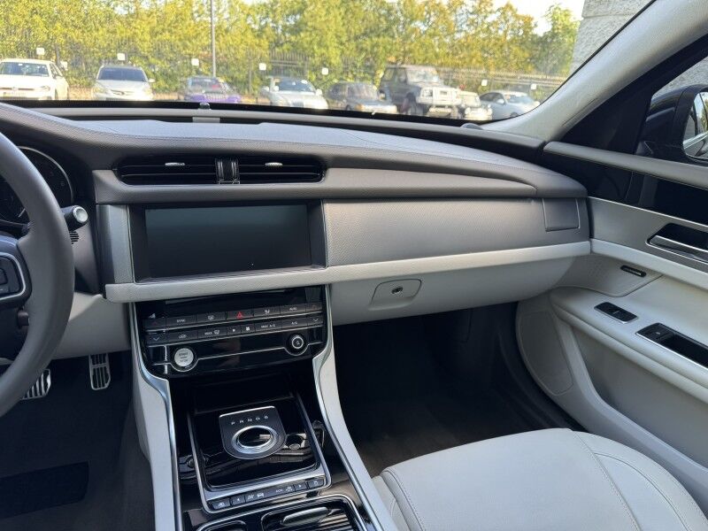 2020 Jaguar XF 25t Premium Willow Grove PA