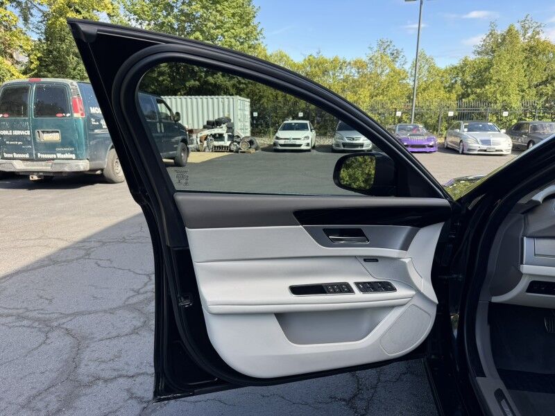 2020 Jaguar XF 25t Premium Willow Grove PA