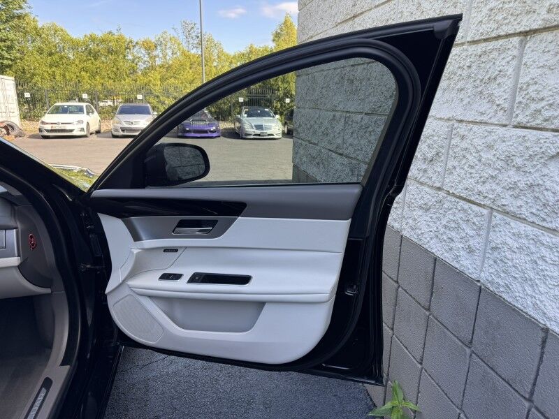2020 Jaguar XF 25t Premium Willow Grove PA