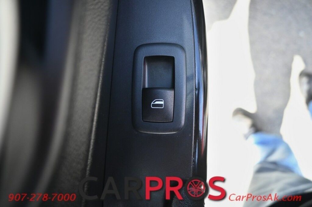 2020 Jeep Cherokee Altitude - 2.4L - Automatic - 4X4 - Remote Start - Heated Front Seats & Steering Wheel - Block Heater - LED Fog Lights - Keyless Entry - Backup Camera - Apple CarPlay/Google Android Auto Anchorage AK