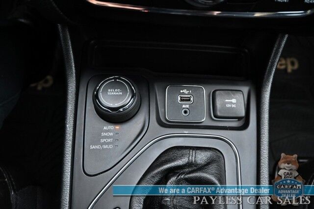 2020 Jeep Cherokee Latitude Plus / 4X4 / 2-Way Compustar Auto Start / Power Leather Trimmed Seats / Blind Spot Alert / Apple CarPlay & Android Auto / USB Input / Back Up Camera / Cruise Control / New Tires / Only 62k Miles Anchorage AK