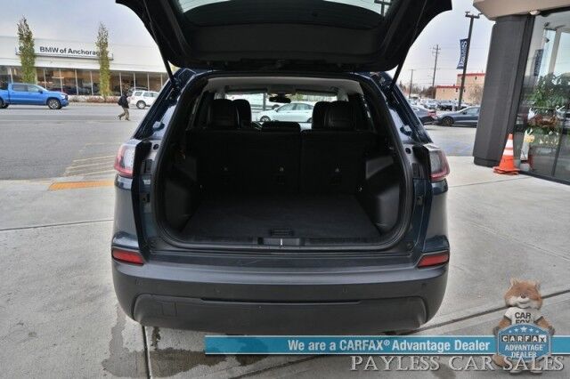 2020 Jeep Cherokee Latitude Plus / 4X4 / 2-Way Compustar Auto Start / Power Leather Trimmed Seats / Blind Spot Alert / Apple CarPlay & Android Auto / USB Input / Back Up Camera / Cruise Control / New Tires / Only 62k Miles Anchorage AK