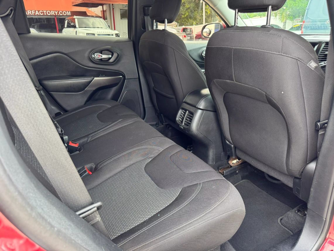 2020 Jeep Cherokee Latitude Sport Utility 4D