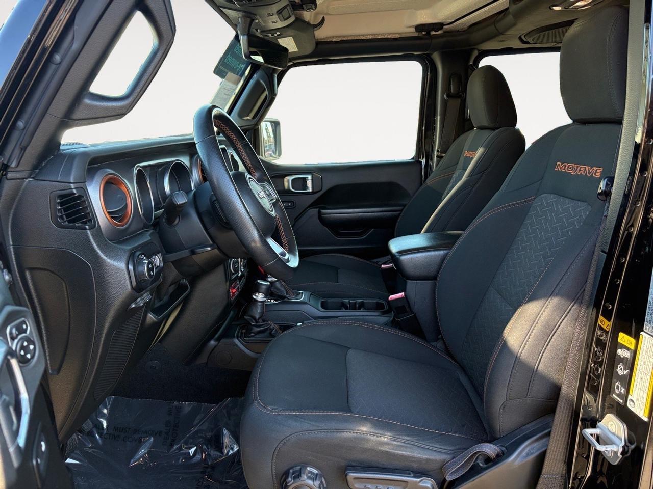 2020 Jeep Gladiator Mojave, PUSH BUTTON START, UCONNECT SYSTEM, NAVIGATION, APPLE CARPLAY/ANDROID AUTO, BACKUP CAMERA WITH PARKING SENSORS, LOW LOW MILEAGE, CLEAN CARFAX, THIS JEEP IS READY TO RIDE!