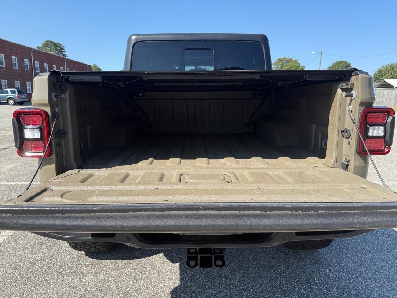 2020 Jeep Gladiator Mojave, TONNEAU COVER, TOW HOOKS, SLIDING REAR WINDOW, BACKUP CAMERA, APPLE CARPLAY/ANDROID AUTO, HEATED SEATS, HEATED STEERING WHEEL, LIFT KIT, 4X4, TOW PACKAGE, ALL WEATHER FLOOR MATS, LOW MILES, COME AND CHECK OUT THIS GLADITOR TODAY! Norfolk VA