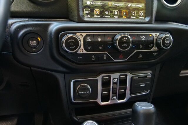 2020 Jeep Gladiator Overland 4X4 / Wheels & Tires / Heated Seats / LED Group! High Point NC