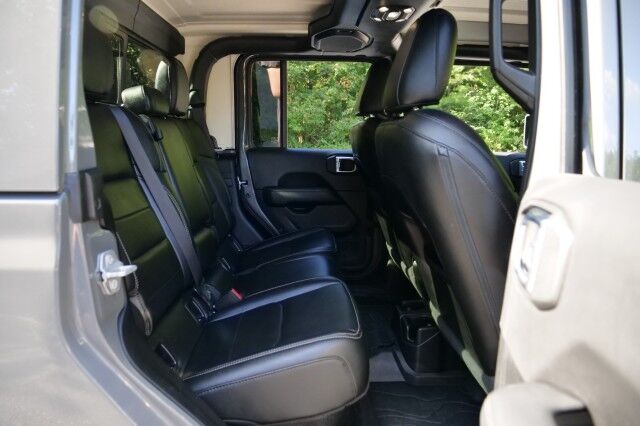 2020 Jeep Gladiator Overland 4X4 / Wheels & Tires / Heated Seats / LED Group! High Point NC