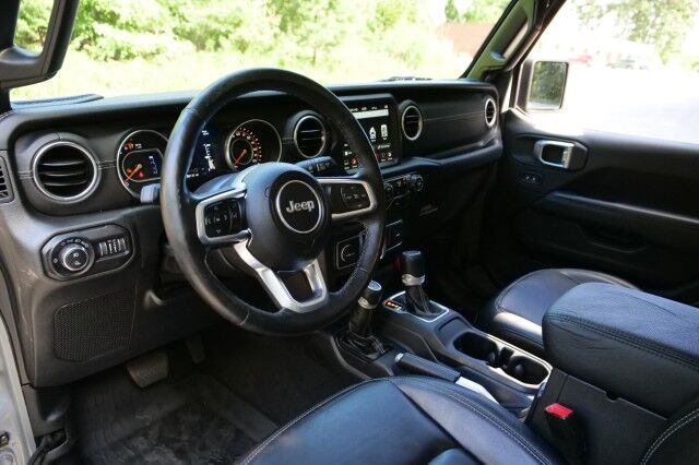 2020 Jeep Gladiator Overland photo 2