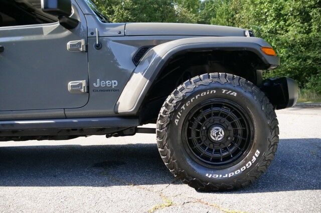 2020 Jeep Gladiator Overland 4X4 / Wheels & Tires / Heated Seats / LED Group! High Point NC