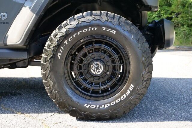 2020 Jeep Gladiator Overland 4X4 / Wheels & Tires / Heated Seats / LED Group! High Point NC