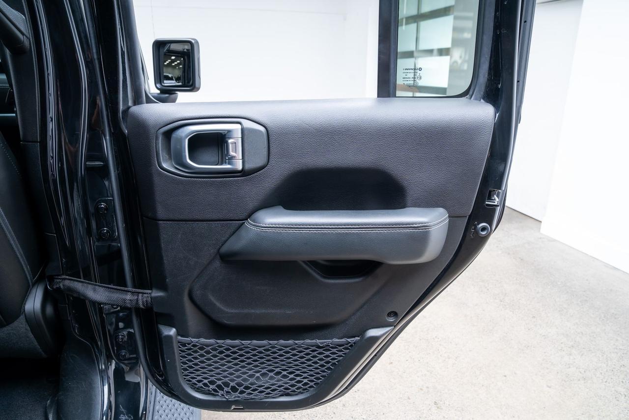 2020 Jeep Gladiator Overland 4x4 24G Package Cold Weather Group Portland OR