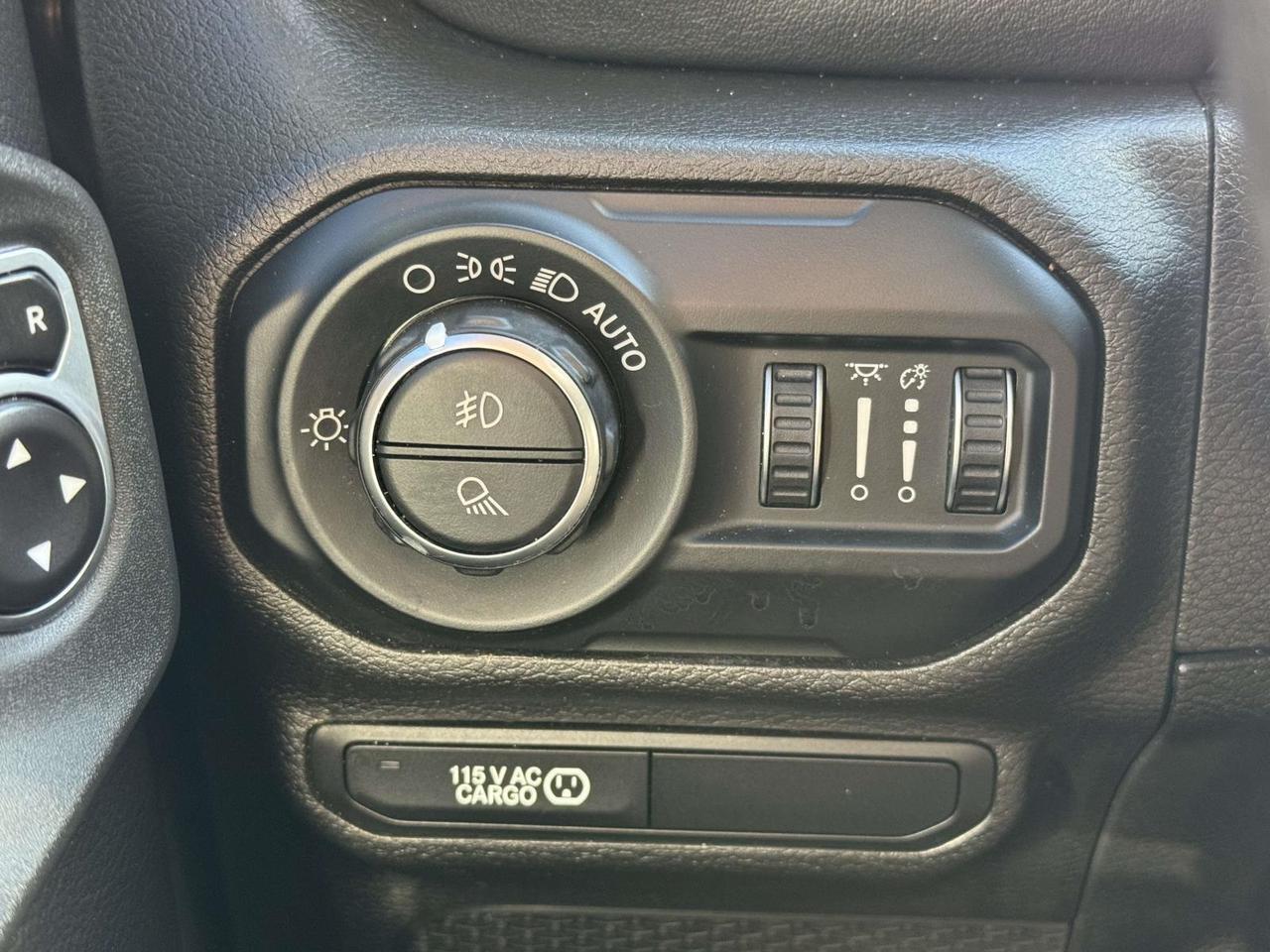 2020 Jeep Gladiator Overland Fredericksburg VA