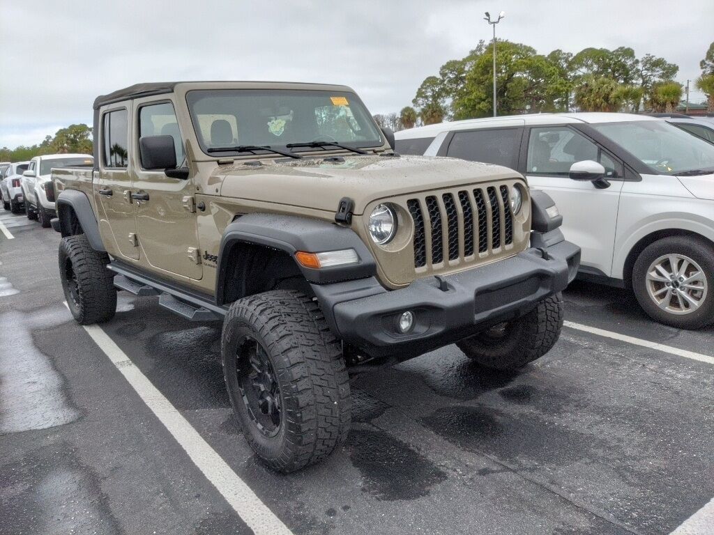 2020 Jeep Gladiator Sport Oshkosh WI