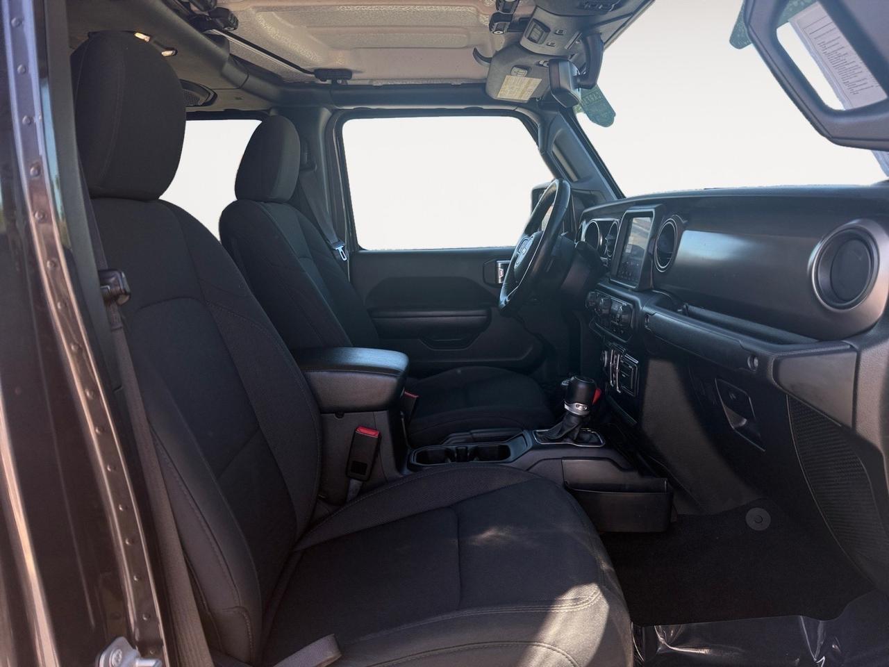 2020 Jeep Gladiator Sport S 4X4, HEATED SEATS, HEATED STEERING WHEEL, APPLE CARPLAY/ANDROID AUTO, BACKUP CAMERA, POWER/HEATED MIRRORS, TOW PACKAGE, UNIVERSAL GARAGE DOOR OPENER, REMOTE START, ONLY 1 OWNER, CLEAN CARFAX! Norfolk VA