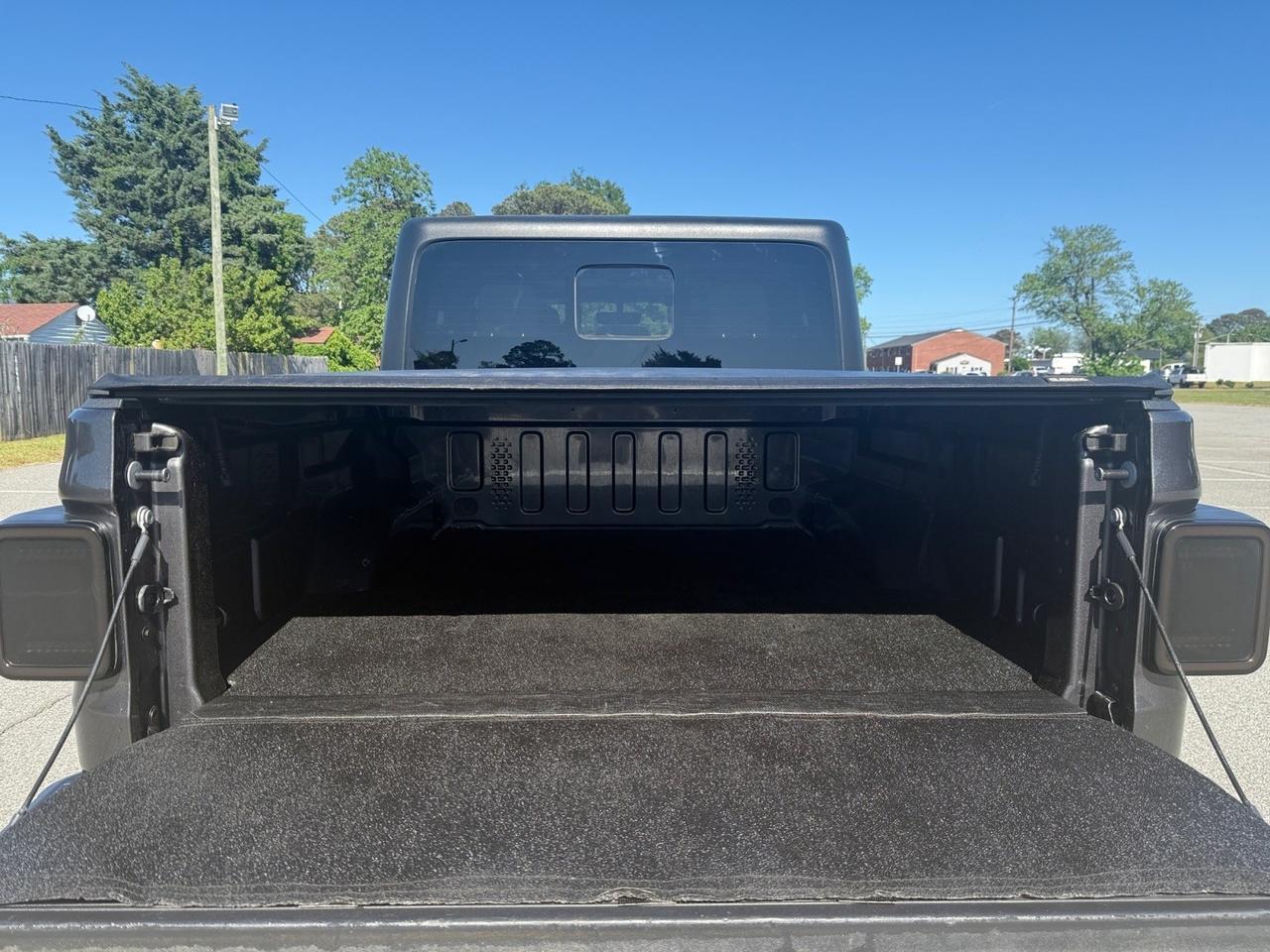 2020 Jeep Gladiator Sport S 4X4, HEATED SEATS, HEATED STEERING WHEEL, APPLE CARPLAY/ANDROID AUTO, BACKUP CAMERA, POWER/HEATED MIRRORS, TOW PACKAGE, UNIVERSAL GARAGE DOOR OPENER, REMOTE START, ONLY 1 OWNER, CLEAN CARFAX! Norfolk VA