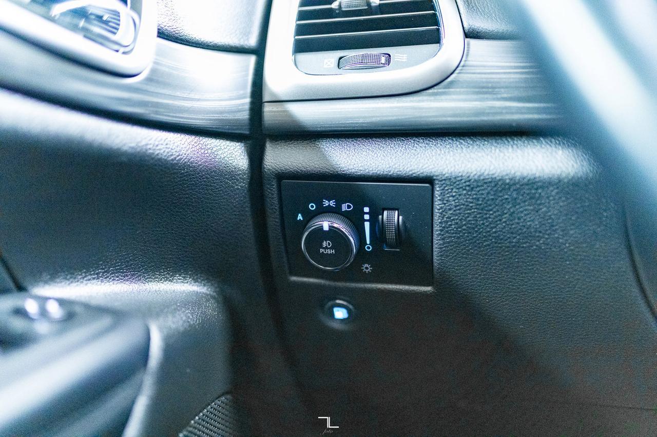 2020 Jeep Grand Cherokee 4x4 Altitude Leather Roof Nav Red Deer AB