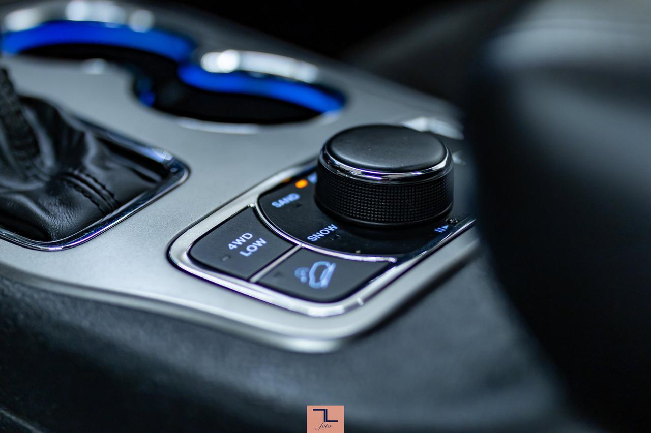 2020 Jeep Grand Cherokee 4x4 Laredo Altitude Leather Roof Nav BCam Red Deer AB