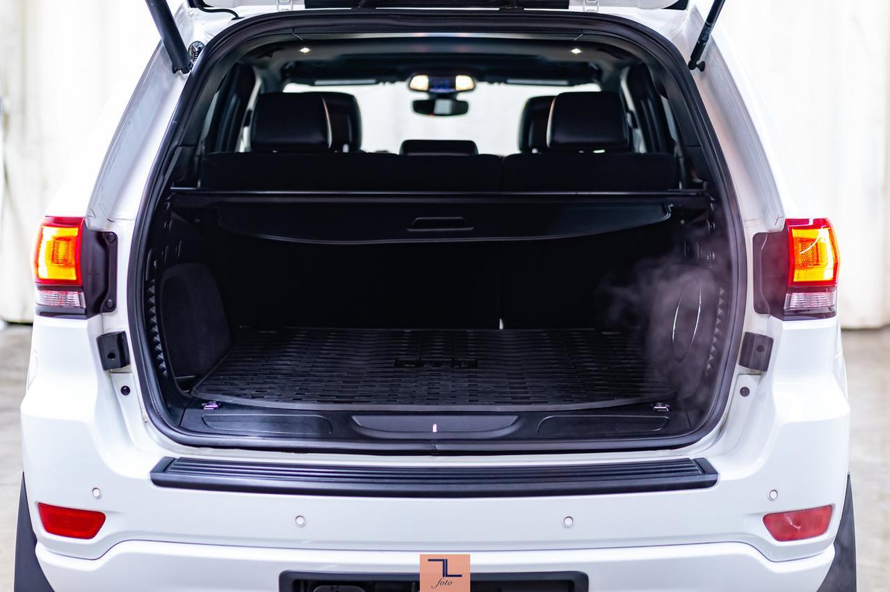 2020 Jeep Grand Cherokee 4x4 Laredo Altitude Leather Roof Nav BCam Red Deer AB