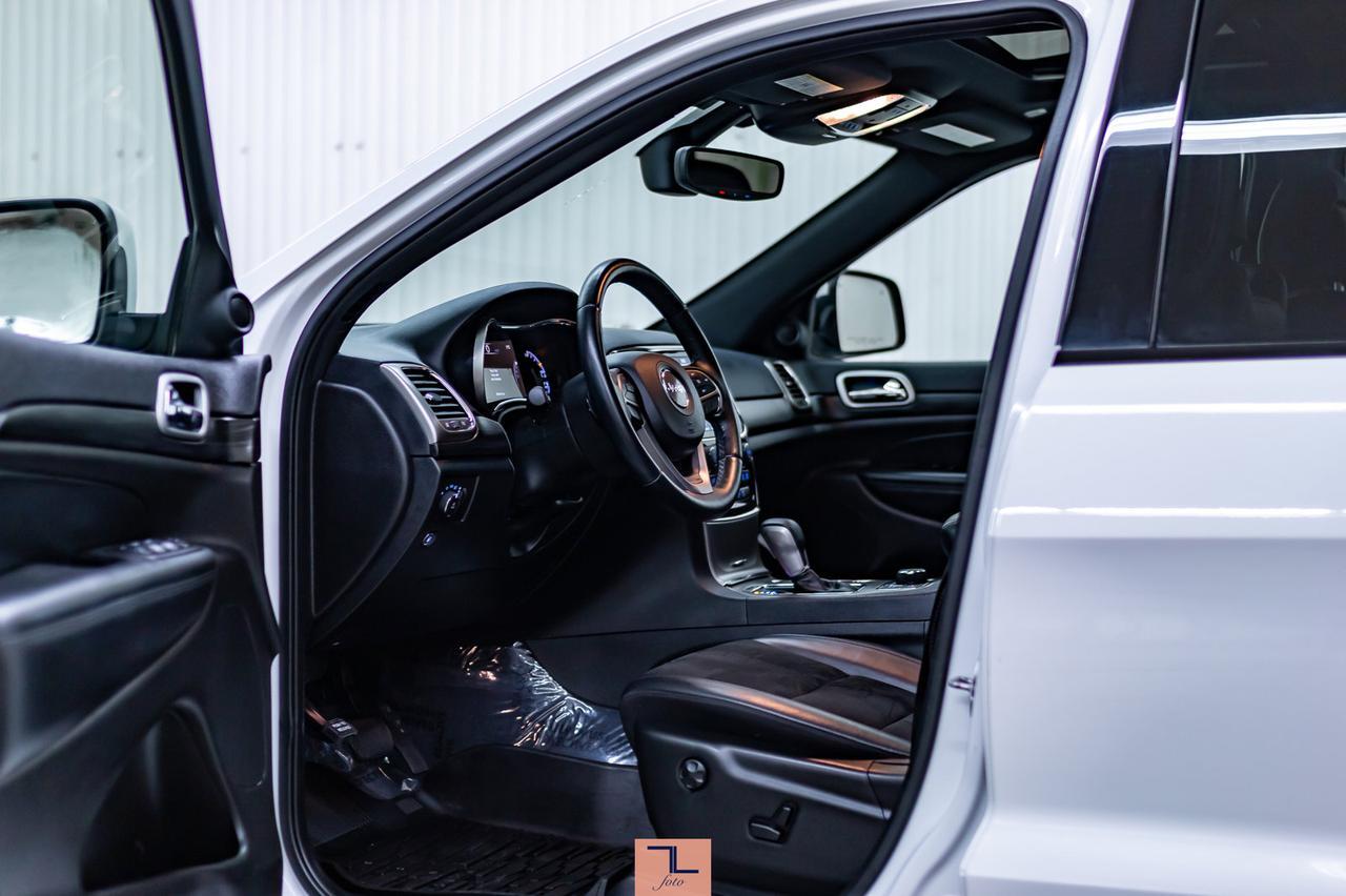 2020 Jeep Grand Cherokee 4x4 Laredo Altitude Leather Roof Nav BCam Red Deer AB