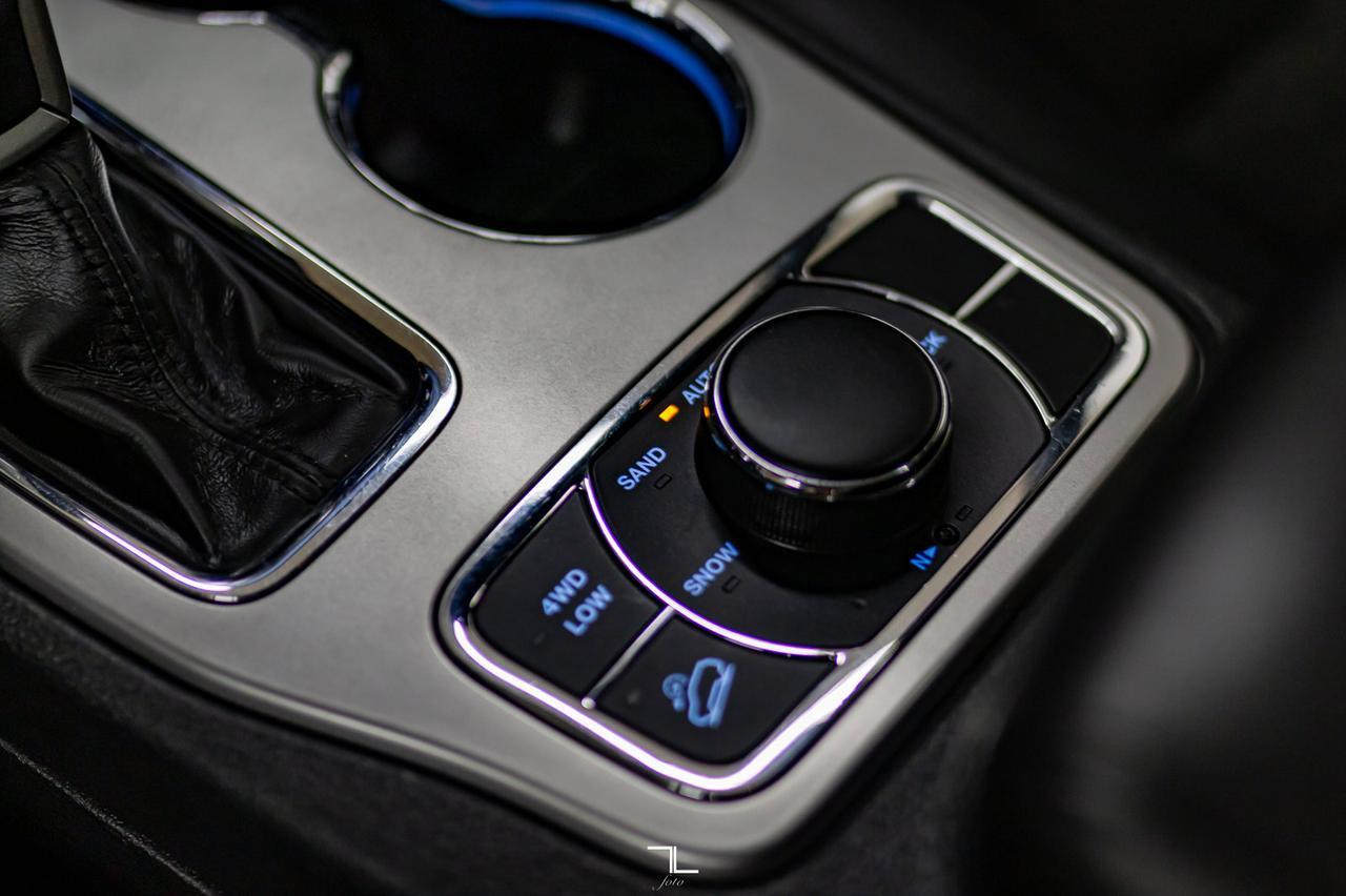 2020 Jeep Grand Cherokee 4x4 Laredo Altitude Leather Roof Nav BCam Red Deer AB