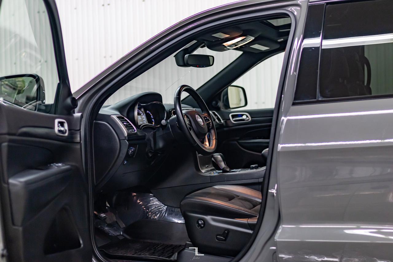 2020 Jeep Grand Cherokee 4x4 Laredo Altitude Leather Roof Nav BCam Red Deer AB