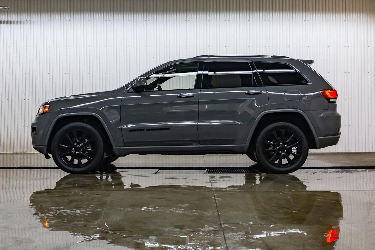 2020 Jeep Grand Cherokee 4x4 Laredo Altitude Leather Roof Nav BCam Red Deer AB