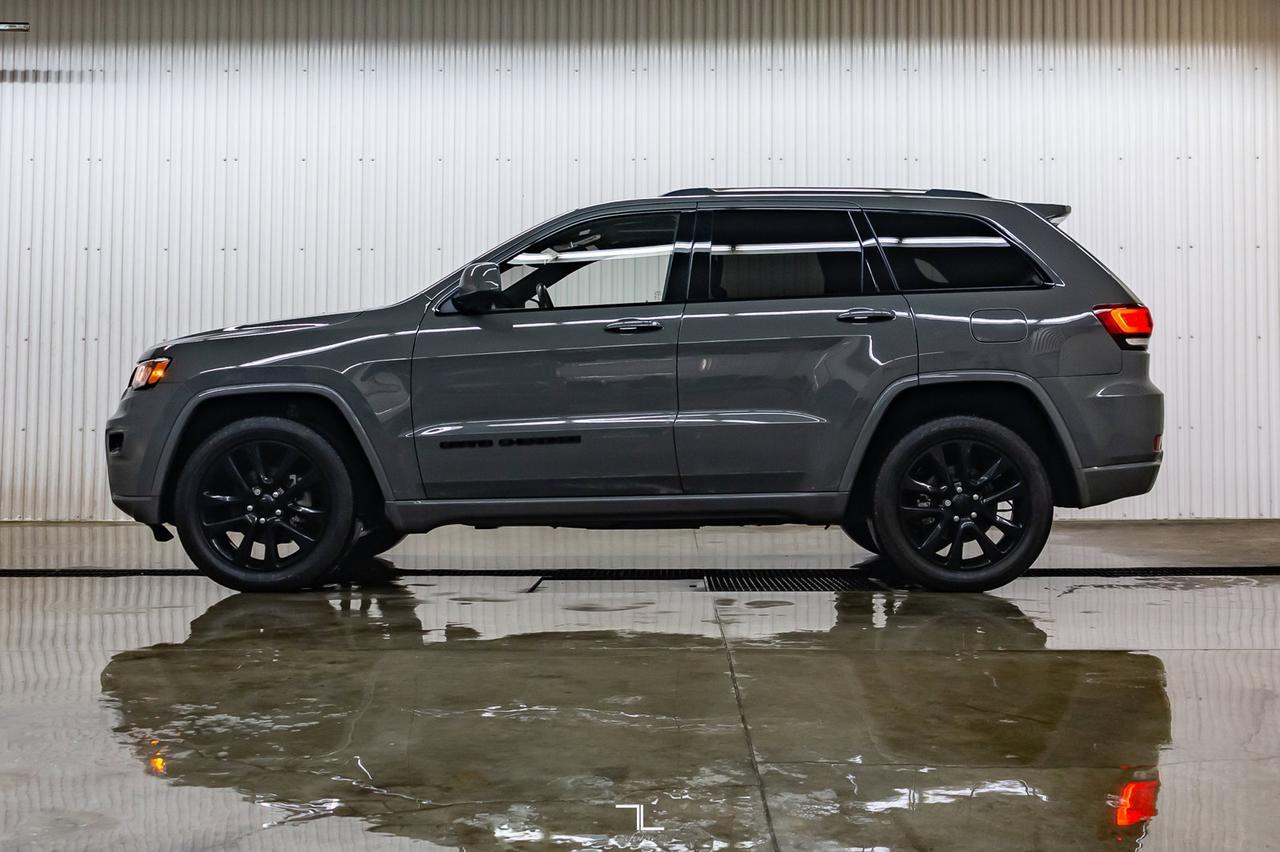 2020 Jeep Grand Cherokee 4x4 Laredo Altitude Leather Roof Nav BCam Red Deer AB