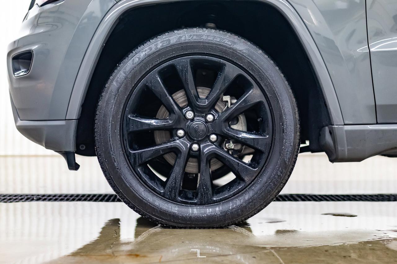 2020 Jeep Grand Cherokee 4x4 Laredo Altitude Leather Roof Nav BCam Red Deer AB