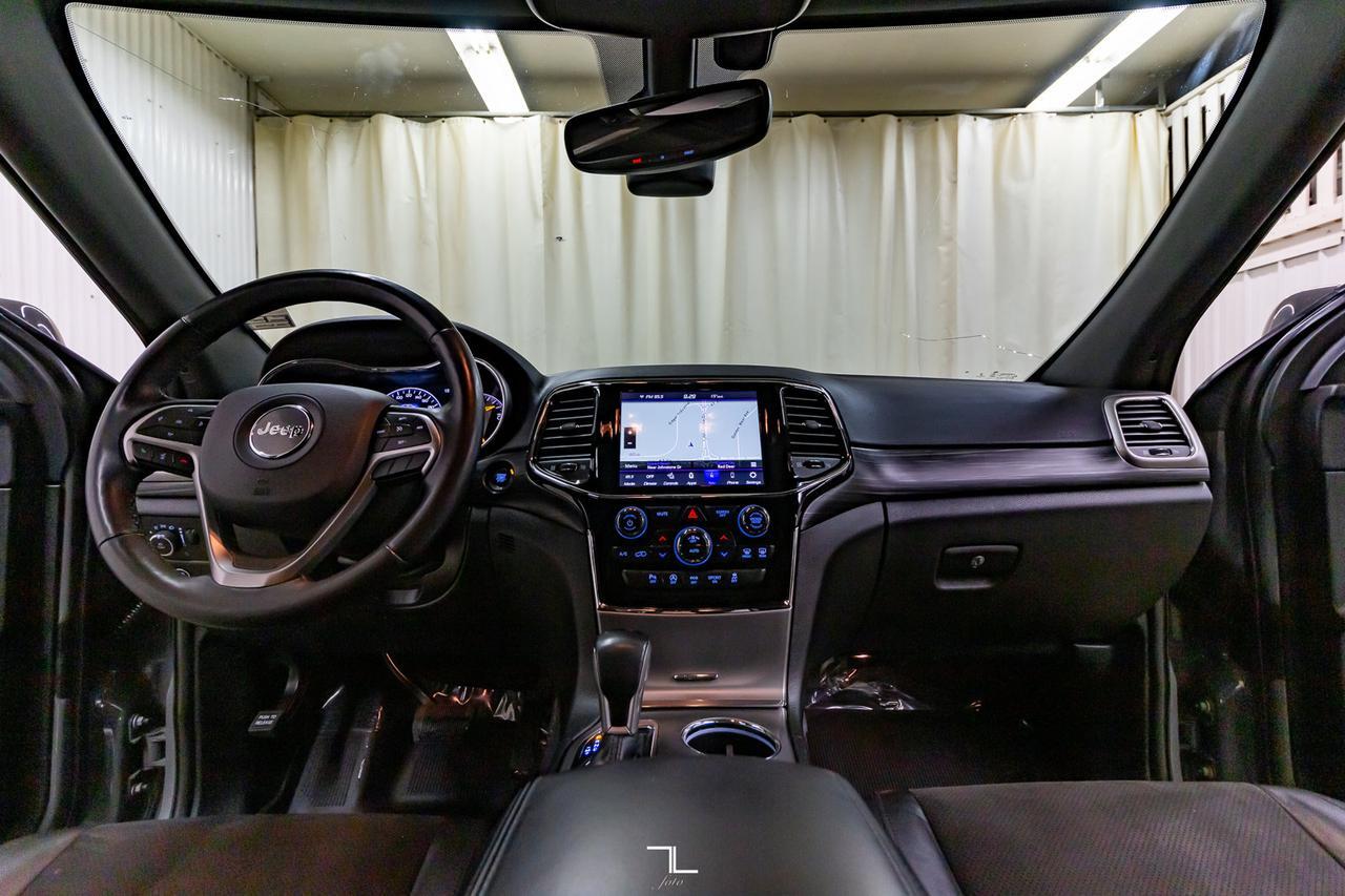 2020 Jeep Grand Cherokee 4x4 Laredo Altitude Leather Roof Nav BCam Red Deer AB