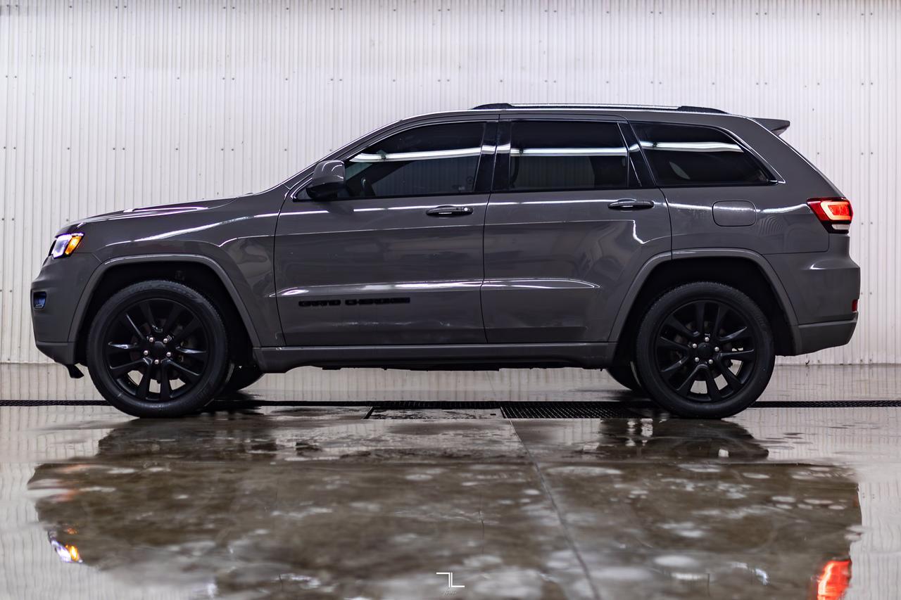 2020 Jeep Grand Cherokee 4x4 Laredo Altitude Leather Roof Nav BCam Red Deer AB