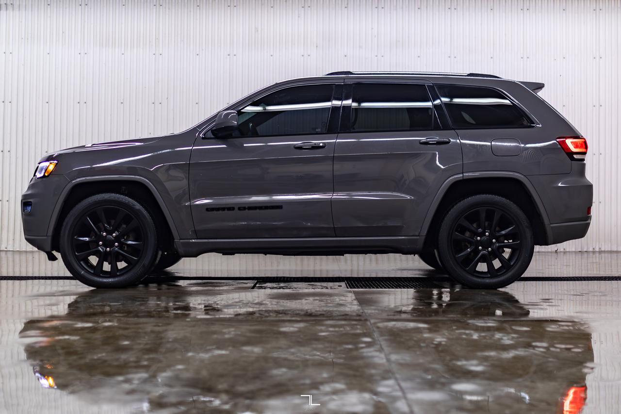 2020 Jeep Grand Cherokee 4x4 Laredo Altitude Leather Roof Nav BCam Red Deer AB