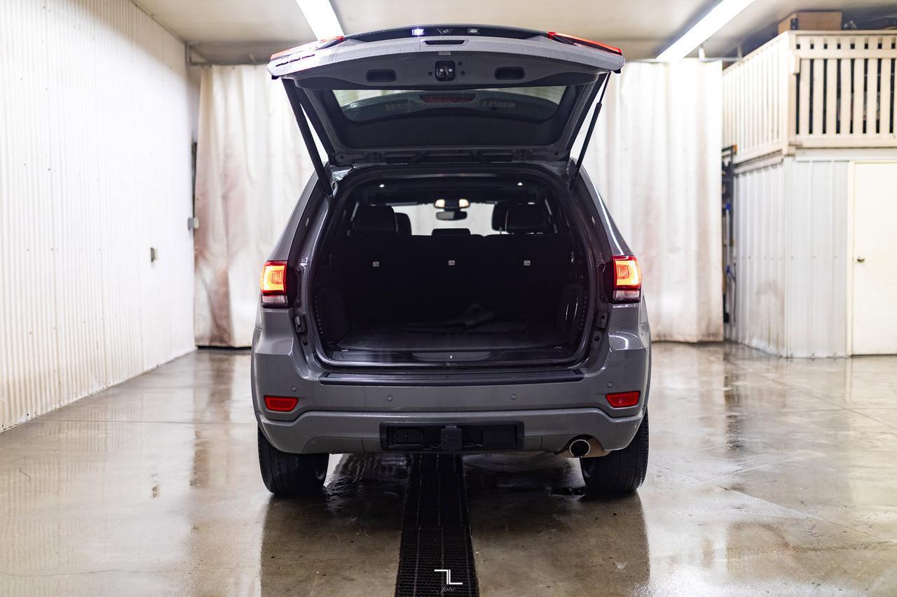 2020 Jeep Grand Cherokee 4x4 Laredo Altitude Leather Roof Nav BCam Red Deer AB